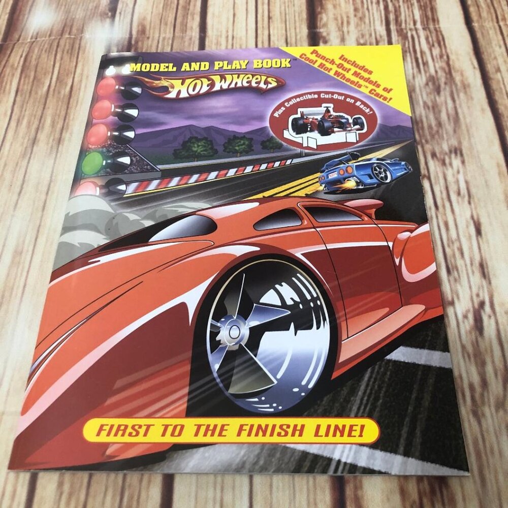 HOT WHEELS - MODEL & PLAY PUNCH OUT CAR Activity Book - New